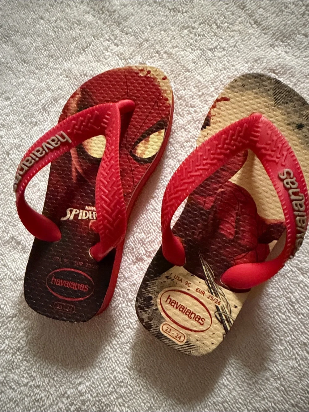 Havaianas Kids Red Spider-Man Graphic Flip Flops